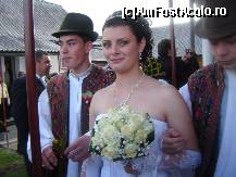 [P09] Mireasa, cu alaiul ei, spre Primarie, insotita de doi feciori.  » foto by adriananicoleta
 - 
<span class="allrVoted glyphicon glyphicon-heart hidden" id="av356225"></span>
<a class="m-l-10 hidden" id="sv356225" onclick="voting_Foto_DelVot(,356225,3234)" role="button">șterge vot <span class="glyphicon glyphicon-remove"></span></a>
<a id="v9356225" class=" c-red"  onclick="voting_Foto_SetVot(356225)" role="button"><span class="glyphicon glyphicon-heart-empty"></span> <b>LIKE</b> = Votează poza</a> <img class="hidden"  id="f356225W9" src="/imagini/loader.gif" border="0" /><span class="AjErrMes hidden" id="e356225ErM"></span>