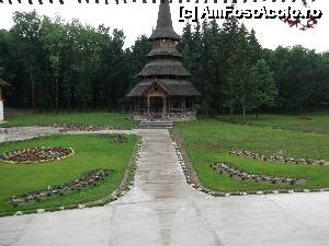 [P36] Foisor din curtea manastirii Sapanta Peri » foto by bobyrodin
 - 
<span class="allrVoted glyphicon glyphicon-heart hidden" id="av634109"></span>
<a class="m-l-10 hidden" id="sv634109" onclick="voting_Foto_DelVot(,634109,3234)" role="button">șterge vot <span class="glyphicon glyphicon-remove"></span></a>
<a id="v9634109" class=" c-red"  onclick="voting_Foto_SetVot(634109)" role="button"><span class="glyphicon glyphicon-heart-empty"></span> <b>LIKE</b> = Votează poza</a> <img class="hidden"  id="f634109W9" src="/imagini/loader.gif" border="0" /><span class="AjErrMes hidden" id="e634109ErM"></span>