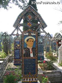 [P3x] Mormantul lui Stan Ioan Patras, cel care a transformat cimitirul din Sapanta in Cimitirul vesel » foto by lizuk
 - 
<span class="allrVoted glyphicon glyphicon-heart hidden" id="av16377"></span>
<a class="m-l-10 hidden" id="sv16377" onclick="voting_Foto_DelVot(,16377,3234)" role="button">șterge vot <span class="glyphicon glyphicon-remove"></span></a>
<a id="v916377" class=" c-red"  onclick="voting_Foto_SetVot(16377)" role="button"><span class="glyphicon glyphicon-heart-empty"></span> <b>LIKE</b> = Votează poza</a> <img class="hidden"  id="f16377W9" src="/imagini/loader.gif" border="0" /><span class="AjErrMes hidden" id="e16377ErM"></span>