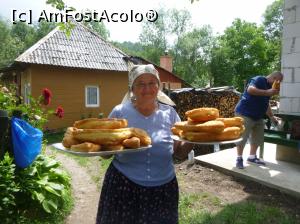 [P24] 24. „Tanti Maria” ne aduce plăcinte cu brânză și ceapă.  » foto by msnd
 - 
<span class="allrVoted glyphicon glyphicon-heart hidden" id="av977815"></span>
<a class="m-l-10 hidden" id="sv977815" onclick="voting_Foto_DelVot(,977815,3234)" role="button">șterge vot <span class="glyphicon glyphicon-remove"></span></a>
<a id="v9977815" class=" c-red"  onclick="voting_Foto_SetVot(977815)" role="button"><span class="glyphicon glyphicon-heart-empty"></span> <b>LIKE</b> = Votează poza</a> <img class="hidden"  id="f977815W9" src="/imagini/loader.gif" border="0" /><span class="AjErrMes hidden" id="e977815ErM"></span>