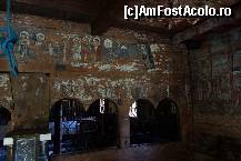 [P16] Foto realizată din uşa de intrare şi prezintă partea dreaptă. Picturile sunt foarte deteriorate.  » foto by Utube
 - 
<span class="allrVoted glyphicon glyphicon-heart hidden" id="av385285"></span>
<a class="m-l-10 hidden" id="sv385285" onclick="voting_Foto_DelVot(,385285,3234)" role="button">șterge vot <span class="glyphicon glyphicon-remove"></span></a>
<a id="v9385285" class=" c-red"  onclick="voting_Foto_SetVot(385285)" role="button"><span class="glyphicon glyphicon-heart-empty"></span> <b>LIKE</b> = Votează poza</a> <img class="hidden"  id="f385285W9" src="/imagini/loader.gif" border="0" /><span class="AjErrMes hidden" id="e385285ErM"></span>