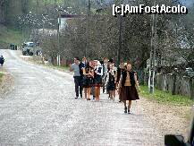 [P25] Grupuri, grupuri de oameni vin de la biserica si se duc, fiecare pe la casa lui » foto by dorgo
 - 
<span class="allrVoted glyphicon glyphicon-heart hidden" id="av122503"></span>
<a class="m-l-10 hidden" id="sv122503" onclick="voting_Foto_DelVot(,122503,3234)" role="button">șterge vot <span class="glyphicon glyphicon-remove"></span></a>
<a id="v9122503" class=" c-red"  onclick="voting_Foto_SetVot(122503)" role="button"><span class="glyphicon glyphicon-heart-empty"></span> <b>LIKE</b> = Votează poza</a> <img class="hidden"  id="f122503W9" src="/imagini/loader.gif" border="0" /><span class="AjErrMes hidden" id="e122503ErM"></span>