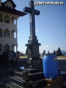 [P21] Monument din curtea manastirii Sfanta Treime » foto by alinutzza140*
 - 
<span class="allrVoted glyphicon glyphicon-heart hidden" id="av119256"></span>
<a class="m-l-10 hidden" id="sv119256" onclick="voting_Foto_DelVot(,119256,3234)" role="button">șterge vot <span class="glyphicon glyphicon-remove"></span></a>
<a id="v9119256" class=" c-red"  onclick="voting_Foto_SetVot(119256)" role="button"><span class="glyphicon glyphicon-heart-empty"></span> <b>LIKE</b> = Votează poza</a> <img class="hidden"  id="f119256W9" src="/imagini/loader.gif" border="0" /><span class="AjErrMes hidden" id="e119256ErM"></span>