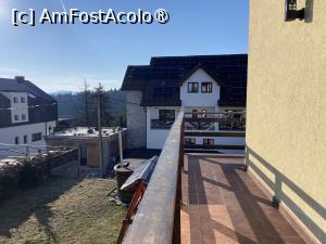 [P15] Vila Panoramic Păltiniş - balconul de pe laterala vilei » foto by nicole33
 - 
<span class="allrVoted glyphicon glyphicon-heart hidden" id="av1420149"></span>
<a class="m-l-10 hidden" id="sv1420149" onclick="voting_Foto_DelVot(,1420149,3253)" role="button">șterge vot <span class="glyphicon glyphicon-remove"></span></a>
<a id="v91420149" class=" c-red"  onclick="voting_Foto_SetVot(1420149)" role="button"><span class="glyphicon glyphicon-heart-empty"></span> <b>LIKE</b> = Votează poza</a> <img class="hidden"  id="f1420149W9" src="/imagini/loader.gif" border="0" /><span class="AjErrMes hidden" id="e1420149ErM"></span>
