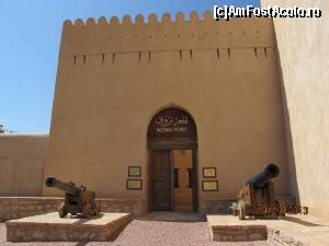 [P01] Nizwa Fort » foto by Mirna
 - 
<span class="allrVoted glyphicon glyphicon-heart hidden" id="av624778"></span>
<a class="m-l-10 hidden" id="sv624778" onclick="voting_Foto_DelVot(,624778,3254)" role="button">șterge vot <span class="glyphicon glyphicon-remove"></span></a>
<a id="v9624778" class=" c-red"  onclick="voting_Foto_SetVot(624778)" role="button"><span class="glyphicon glyphicon-heart-empty"></span> <b>LIKE</b> = Votează poza</a> <img class="hidden"  id="f624778W9" src="/imagini/loader.gif" border="0" /><span class="AjErrMes hidden" id="e624778ErM"></span>