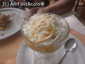 [P12] Un desert delicios: salată de fructe, asezonată cu frișcă. Alături, o plăcintă englezească, pe care o recomand! Toate la restaurantul Delta!  » foto by crisbal
 - 
<span class="allrVoted glyphicon glyphicon-heart hidden" id="av887946"></span>
<a class="m-l-10 hidden" id="sv887946" onclick="voting_Foto_DelVot(,887946,3264)" role="button">șterge vot <span class="glyphicon glyphicon-remove"></span></a>
<a id="v9887946" class=" c-red"  onclick="voting_Foto_SetVot(887946)" role="button"><span class="glyphicon glyphicon-heart-empty"></span> <b>LIKE</b> = Votează poza</a> <img class="hidden"  id="f887946W9" src="/imagini/loader.gif" border="0" /><span class="AjErrMes hidden" id="e887946ErM"></span>
