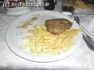 [P27] Ceafă de porc cu cartofi prăjiți la terasa restaurantului Delta.  » foto by crisbal
 - 
<span class="allrVoted glyphicon glyphicon-heart hidden" id="av887968"></span>
<a class="m-l-10 hidden" id="sv887968" onclick="voting_Foto_DelVot(,887968,3264)" role="button">șterge vot <span class="glyphicon glyphicon-remove"></span></a>
<a id="v9887968" class=" c-red"  onclick="voting_Foto_SetVot(887968)" role="button"><span class="glyphicon glyphicon-heart-empty"></span> <b>LIKE</b> = Votează poza</a> <img class="hidden"  id="f887968W9" src="/imagini/loader.gif" border="0" /><span class="AjErrMes hidden" id="e887968ErM"></span>
