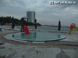 [P10] Una din piscinute de pe plaja » foto by hcm
 - 
<span class="allrVoted glyphicon glyphicon-heart hidden" id="av352641"></span>
<a class="m-l-10 hidden" id="sv352641" onclick="voting_Foto_DelVot(,352641,3264)" role="button">șterge vot <span class="glyphicon glyphicon-remove"></span></a>
<a id="v9352641" class=" c-red"  onclick="voting_Foto_SetVot(352641)" role="button"><span class="glyphicon glyphicon-heart-empty"></span> <b>LIKE</b> = Votează poza</a> <img class="hidden"  id="f352641W9" src="/imagini/loader.gif" border="0" /><span class="AjErrMes hidden" id="e352641ErM"></span>