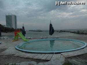 [P11] Cea de a doua piscinuta de pe plaja » foto by hcm
 - 
<span class="allrVoted glyphicon glyphicon-heart hidden" id="av352642"></span>
<a class="m-l-10 hidden" id="sv352642" onclick="voting_Foto_DelVot(,352642,3264)" role="button">șterge vot <span class="glyphicon glyphicon-remove"></span></a>
<a id="v9352642" class=" c-red"  onclick="voting_Foto_SetVot(352642)" role="button"><span class="glyphicon glyphicon-heart-empty"></span> <b>LIKE</b> = Votează poza</a> <img class="hidden"  id="f352642W9" src="/imagini/loader.gif" border="0" /><span class="AjErrMes hidden" id="e352642ErM"></span>