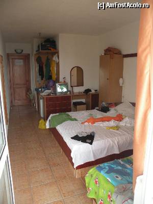 [P02] Interior camera, scuze pentru dezordine, e destul de mare, pentru noi, 2 adulti si un copil de 3 ani, a fost suficienta » foto by hcm
 - 
<span class="allrVoted glyphicon glyphicon-heart hidden" id="av352633"></span>
<a class="m-l-10 hidden" id="sv352633" onclick="voting_Foto_DelVot(,352633,3264)" role="button">șterge vot <span class="glyphicon glyphicon-remove"></span></a>
<a id="v9352633" class=" c-red"  onclick="voting_Foto_SetVot(352633)" role="button"><span class="glyphicon glyphicon-heart-empty"></span> <b>LIKE</b> = Votează poza</a> <img class="hidden"  id="f352633W9" src="/imagini/loader.gif" border="0" /><span class="AjErrMes hidden" id="e352633ErM"></span>
