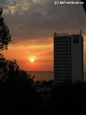 [P05] Rasarit de soare de la balconul camerei » foto by hcm
 - 
<span class="allrVoted glyphicon glyphicon-heart hidden" id="av352636"></span>
<a class="m-l-10 hidden" id="sv352636" onclick="voting_Foto_DelVot(,352636,3264)" role="button">șterge vot <span class="glyphicon glyphicon-remove"></span></a>
<a id="v9352636" class=" c-red"  onclick="voting_Foto_SetVot(352636)" role="button"><span class="glyphicon glyphicon-heart-empty"></span> <b>LIKE</b> = Votează poza</a> <img class="hidden"  id="f352636W9" src="/imagini/loader.gif" border="0" /><span class="AjErrMes hidden" id="e352636ErM"></span>