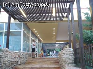 [P18] pe partea dreapta e Internet Café si pe stânga intrarea la restaurant » foto by Yolanda
 - 
<span class="allrVoted glyphicon glyphicon-heart hidden" id="av999846"></span>
<a class="m-l-10 hidden" id="sv999846" onclick="voting_Foto_DelVot(,999846,3264)" role="button">șterge vot <span class="glyphicon glyphicon-remove"></span></a>
<a id="v9999846" class=" c-red"  onclick="voting_Foto_SetVot(999846)" role="button"><span class="glyphicon glyphicon-heart-empty"></span> <b>LIKE</b> = Votează poza</a> <img class="hidden"  id="f999846W9" src="/imagini/loader.gif" border="0" /><span class="AjErrMes hidden" id="e999846ErM"></span>