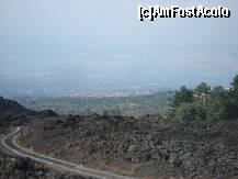[P06] lava de la ultima eruptie acoperise unul dintre drumurile ce leaga satele de la baza vulcanului. oamenii de fiecare data, refac drumurile, caci viata continua, nu sta in loc niciodata » foto by a.sr*
 - 
<span class="allrVoted glyphicon glyphicon-heart hidden" id="av268058"></span>
<a class="m-l-10 hidden" id="sv268058" onclick="voting_Foto_DelVot(,268058,3281)" role="button">șterge vot <span class="glyphicon glyphicon-remove"></span></a>
<a id="v9268058" class=" c-red"  onclick="voting_Foto_SetVot(268058)" role="button"><span class="glyphicon glyphicon-heart-empty"></span> <b>LIKE</b> = Votează poza</a> <img class="hidden"  id="f268058W9" src="/imagini/loader.gif" border="0" /><span class="AjErrMes hidden" id="e268058ErM"></span>