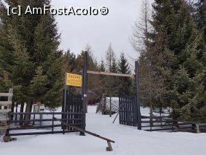 [P02] Aceasta este intrarea în curtea locației de cazare unde am rămas pentru o noapte.  » foto by Floryn81
 - 
<span class="allrVoted glyphicon glyphicon-heart hidden" id="av1146417"></span>
<a class="m-l-10 hidden" id="sv1146417" onclick="voting_Foto_DelVot(,1146417,3289)" role="button">șterge vot <span class="glyphicon glyphicon-remove"></span></a>
<a id="v91146417" class=" c-red"  onclick="voting_Foto_SetVot(1146417)" role="button"><span class="glyphicon glyphicon-heart-empty"></span> <b>LIKE</b> = Votează poza</a> <img class="hidden"  id="f1146417W9" src="/imagini/loader.gif" border="0" /><span class="AjErrMes hidden" id="e1146417ErM"></span>