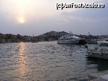 [P05] Babin kuk vazut din portul Gruz, la asfintit » foto by anirok_10
 - 
<span class="allrVoted glyphicon glyphicon-heart hidden" id="av267704"></span>
<a class="m-l-10 hidden" id="sv267704" onclick="voting_Foto_DelVot(,267704,3304)" role="button">șterge vot <span class="glyphicon glyphicon-remove"></span></a>
<a id="v9267704" class=" c-red"  onclick="voting_Foto_SetVot(267704)" role="button"><span class="glyphicon glyphicon-heart-empty"></span> <b>LIKE</b> = Votează poza</a> <img class="hidden"  id="f267704W9" src="/imagini/loader.gif" border="0" /><span class="AjErrMes hidden" id="e267704ErM"></span>