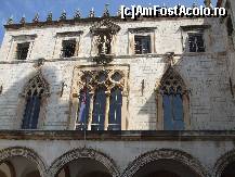 [P12] palatul Sponza , una din putinele cladiri , alaturi de palatul rectorului care au supravietuit devastatorului cutremur din sec 17 , construit in stil gotic- renascentist , privind aceasta cladire ne putem da seama de aspectul orasului inainte de secolul 17 » foto by Cristian_h
 - 
<span class="allrVoted glyphicon glyphicon-heart hidden" id="av17241"></span>
<a class="m-l-10 hidden" id="sv17241" onclick="voting_Foto_DelVot(,17241,3304)" role="button">șterge vot <span class="glyphicon glyphicon-remove"></span></a>
<a id="v917241" class=" c-red"  onclick="voting_Foto_SetVot(17241)" role="button"><span class="glyphicon glyphicon-heart-empty"></span> <b>LIKE</b> = Votează poza</a> <img class="hidden"  id="f17241W9" src="/imagini/loader.gif" border="0" /><span class="AjErrMes hidden" id="e17241ErM"></span>