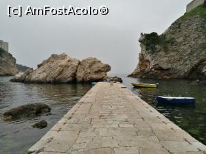 [P53] Pontonul „nostru”; Fortul Lovrijenac în dreapta, zidurile cetății în stânga » foto by crismis
 - 
<span class="allrVoted glyphicon glyphicon-heart hidden" id="av967975"></span>
<a class="m-l-10 hidden" id="sv967975" onclick="voting_Foto_DelVot(,967975,3304)" role="button">șterge vot <span class="glyphicon glyphicon-remove"></span></a>
<a id="v9967975" class=" c-red"  onclick="voting_Foto_SetVot(967975)" role="button"><span class="glyphicon glyphicon-heart-empty"></span> <b>LIKE</b> = Votează poza</a> <img class="hidden"  id="f967975W9" src="/imagini/loader.gif" border="0" /><span class="AjErrMes hidden" id="e967975ErM"></span>