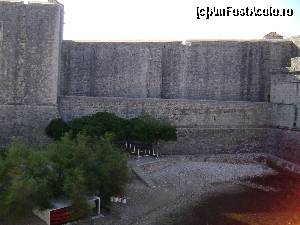 [P12] Dubrovnik - zidurile orasului vechi » foto by costy69*
 - 
<span class="allrVoted glyphicon glyphicon-heart hidden" id="av572824"></span>
<a class="m-l-10 hidden" id="sv572824" onclick="voting_Foto_DelVot(,572824,3304)" role="button">șterge vot <span class="glyphicon glyphicon-remove"></span></a>
<a id="v9572824" class=" c-red"  onclick="voting_Foto_SetVot(572824)" role="button"><span class="glyphicon glyphicon-heart-empty"></span> <b>LIKE</b> = Votează poza</a> <img class="hidden"  id="f572824W9" src="/imagini/loader.gif" border="0" /><span class="AjErrMes hidden" id="e572824ErM"></span>