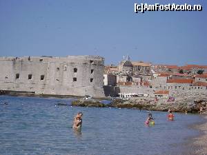 [P18] Dubrovnik - orasul vechi vazut de pe plaja » foto by costy69*
 - 
<span class="allrVoted glyphicon glyphicon-heart hidden" id="av572839"></span>
<a class="m-l-10 hidden" id="sv572839" onclick="voting_Foto_DelVot(,572839,3304)" role="button">șterge vot <span class="glyphicon glyphicon-remove"></span></a>
<a id="v9572839" class=" c-red"  onclick="voting_Foto_SetVot(572839)" role="button"><span class="glyphicon glyphicon-heart-empty"></span> <b>LIKE</b> = Votează poza</a> <img class="hidden"  id="f572839W9" src="/imagini/loader.gif" border="0" /><span class="AjErrMes hidden" id="e572839ErM"></span>
