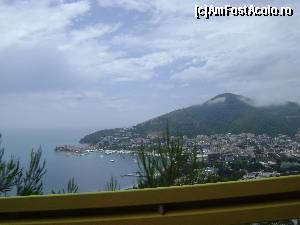 [P03] Dubrovnikul vazut de sus. In partea stanga se pot zari orasul vechi si portul. » foto by costy69*
 - 
<span class="allrVoted glyphicon glyphicon-heart hidden" id="av572815"></span>
<a class="m-l-10 hidden" id="sv572815" onclick="voting_Foto_DelVot(,572815,3304)" role="button">șterge vot <span class="glyphicon glyphicon-remove"></span></a>
<a id="v9572815" class=" c-red"  onclick="voting_Foto_SetVot(572815)" role="button"><span class="glyphicon glyphicon-heart-empty"></span> <b>LIKE</b> = Votează poza</a> <img class="hidden"  id="f572815W9" src="/imagini/loader.gif" border="0" /><span class="AjErrMes hidden" id="e572815ErM"></span>