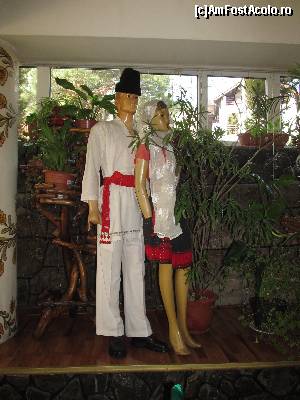 [P30] Casa Noastra Sinaia- manechine in costume populare (??)  » foto by luciaoradea
 - 
<span class="allrVoted glyphicon glyphicon-heart hidden" id="av618952"></span>
<a class="m-l-10 hidden" id="sv618952" onclick="voting_Foto_DelVot(,618952,3317)" role="button">șterge vot <span class="glyphicon glyphicon-remove"></span></a>
<a id="v9618952" class=" c-red"  onclick="voting_Foto_SetVot(618952)" role="button"><span class="glyphicon glyphicon-heart-empty"></span> <b>LIKE</b> = Votează poza</a> <img class="hidden"  id="f618952W9" src="/imagini/loader.gif" border="0" /><span class="AjErrMes hidden" id="e618952ErM"></span>