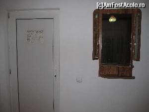 [P07] Casa Noastra Sinaia- oglinda de langa usa baii » foto by luciaoradea
 - 
<span class="allrVoted glyphicon glyphicon-heart hidden" id="av618924"></span>
<a class="m-l-10 hidden" id="sv618924" onclick="voting_Foto_DelVot(,618924,3317)" role="button">șterge vot <span class="glyphicon glyphicon-remove"></span></a>
<a id="v9618924" class=" c-red"  onclick="voting_Foto_SetVot(618924)" role="button"><span class="glyphicon glyphicon-heart-empty"></span> <b>LIKE</b> = Votează poza</a> <img class="hidden"  id="f618924W9" src="/imagini/loader.gif" border="0" /><span class="AjErrMes hidden" id="e618924ErM"></span>
