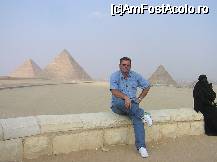 [P06] La Piramidele de  pe platoul Gizeh. Ma asteptam ca tanti din stanga mea sa scoata un pm » foto by pepsi70ro
 - 
<span class="allrVoted glyphicon glyphicon-heart hidden" id="av18433"></span>
<a class="m-l-10 hidden" id="sv18433" onclick="voting_Foto_DelVot(,18433,3319)" role="button">șterge vot <span class="glyphicon glyphicon-remove"></span></a>
<a id="v918433" class=" c-red"  onclick="voting_Foto_SetVot(18433)" role="button"><span class="glyphicon glyphicon-heart-empty"></span> <b>LIKE</b> = Votează poza</a> <img class="hidden"  id="f18433W9" src="/imagini/loader.gif" border="0" /><span class="AjErrMes hidden" id="e18433ErM"></span>