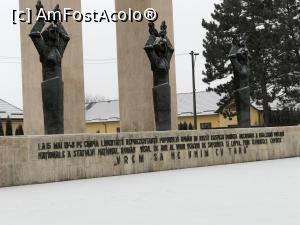 [P19] Detaliu de la baza monumentului " " Gloria" " din Campia Libertatii » foto by Dan&Ema
 - 
<span class="allrVoted glyphicon glyphicon-heart hidden" id="av1156779"></span>
<a class="m-l-10 hidden" id="sv1156779" onclick="voting_Foto_DelVot(,1156779,3340)" role="button">șterge vot <span class="glyphicon glyphicon-remove"></span></a>
<a id="v91156779" class=" c-red"  onclick="voting_Foto_SetVot(1156779)" role="button"><span class="glyphicon glyphicon-heart-empty"></span> <b>LIKE</b> = Votează poza</a> <img class="hidden"  id="f1156779W9" src="/imagini/loader.gif" border="0" /><span class="AjErrMes hidden" id="e1156779ErM"></span>