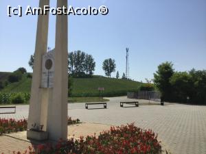 [P10] Din dreptul monumentului lui Eminescu sus pe deal printre pomi se vede crucea lui Iancu » foto by mishu
 - 
<span class="allrVoted glyphicon glyphicon-heart hidden" id="av896166"></span>
<a class="m-l-10 hidden" id="sv896166" onclick="voting_Foto_DelVot(,896166,3340)" role="button">șterge vot <span class="glyphicon glyphicon-remove"></span></a>
<a id="v9896166" class=" c-red"  onclick="voting_Foto_SetVot(896166)" role="button"><span class="glyphicon glyphicon-heart-empty"></span> <b>LIKE</b> = Votează poza</a> <img class="hidden"  id="f896166W9" src="/imagini/loader.gif" border="0" /><span class="AjErrMes hidden" id="e896166ErM"></span>
