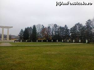 [P29] Ansamblul busturilor ce strajuiesc aleea din partea dreapta a monumentului principal.  » foto by DanielG&Family
 - 
<span class="allrVoted glyphicon glyphicon-heart hidden" id="av700403"></span>
<a class="m-l-10 hidden" id="sv700403" onclick="voting_Foto_DelVot(,700403,3340)" role="button">șterge vot <span class="glyphicon glyphicon-remove"></span></a>
<a id="v9700403" class=" c-red"  onclick="voting_Foto_SetVot(700403)" role="button"><span class="glyphicon glyphicon-heart-empty"></span> <b>LIKE</b> = Votează poza</a> <img class="hidden"  id="f700403W9" src="/imagini/loader.gif" border="0" /><span class="AjErrMes hidden" id="e700403ErM"></span>