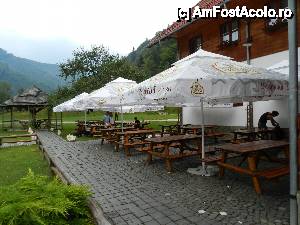 [P04] partea stanga a curtii cum te uiti la cabana, cu foisor si umbrele » foto by florentin_dobre
 - 
<span class="allrVoted glyphicon glyphicon-heart hidden" id="av461765"></span>
<a class="m-l-10 hidden" id="sv461765" onclick="voting_Foto_DelVot(,461765,3360)" role="button">șterge vot <span class="glyphicon glyphicon-remove"></span></a>
<a id="v9461765" class=" c-red"  onclick="voting_Foto_SetVot(461765)" role="button"><span class="glyphicon glyphicon-heart-empty"></span> <b>LIKE</b> = Votează poza</a> <img class="hidden"  id="f461765W9" src="/imagini/loader.gif" border="0" /><span class="AjErrMes hidden" id="e461765ErM"></span>