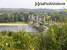[P47] Castelul Langeais - o priveliște frumoasă asupra Loarei. Podul a fost inaugurat în 1849, a fost distrus de mai multe ori și apoi reconstruit. Are această înfățișare din 1937.  » foto by doina_c24
 - 
<span class="allrVoted glyphicon glyphicon-heart hidden" id="av420287"></span>
<a class="m-l-10 hidden" id="sv420287" onclick="voting_Foto_DelVot(,420287,3364)" role="button">șterge vot <span class="glyphicon glyphicon-remove"></span></a>
<a id="v9420287" class=" c-red"  onclick="voting_Foto_SetVot(420287)" role="button"><span class="glyphicon glyphicon-heart-empty"></span> <b>LIKE</b> = Votează poza</a> <img class="hidden"  id="f420287W9" src="/imagini/loader.gif" border="0" /><span class="AjErrMes hidden" id="e420287ErM"></span>