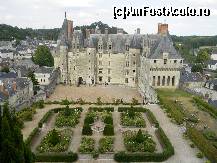[P06] Castelul Langeais - fațada și curtea interioară văzute de pe ruinele fortăreței.  » foto by doina_c24
 - 
<span class="allrVoted glyphicon glyphicon-heart hidden" id="av420233"></span>
<a class="m-l-10 hidden" id="sv420233" onclick="voting_Foto_DelVot(,420233,3364)" role="button">șterge vot <span class="glyphicon glyphicon-remove"></span></a>
<a id="v9420233" class=" c-red"  onclick="voting_Foto_SetVot(420233)" role="button"><span class="glyphicon glyphicon-heart-empty"></span> <b>LIKE</b> = Votează poza</a> <img class="hidden"  id="f420233W9" src="/imagini/loader.gif" border="0" /><span class="AjErrMes hidden" id="e420233ErM"></span>