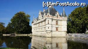 [P12] Castelul oglindit pe apa. In partea stanga mici podete, in dreapta podul care duce la intrarea in castel.  » foto by ania
 - 
<span class="allrVoted glyphicon glyphicon-heart hidden" id="av693894"></span>
<a class="m-l-10 hidden" id="sv693894" onclick="voting_Foto_DelVot(,693894,3364)" role="button">șterge vot <span class="glyphicon glyphicon-remove"></span></a>
<a id="v9693894" class=" c-red"  onclick="voting_Foto_SetVot(693894)" role="button"><span class="glyphicon glyphicon-heart-empty"></span> <b>LIKE</b> = Votează poza</a> <img class="hidden"  id="f693894W9" src="/imagini/loader.gif" border="0" /><span class="AjErrMes hidden" id="e693894ErM"></span>