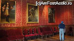 [P28] Anticamera din apartamentul regelui cu portretul lui Ludovic al XIV-lea, Ludovic al XIII-lea si Henric al III-lea.  » foto by ania
 - 
<span class="allrVoted glyphicon glyphicon-heart hidden" id="av693912"></span>
<a class="m-l-10 hidden" id="sv693912" onclick="voting_Foto_DelVot(,693912,3364)" role="button">șterge vot <span class="glyphicon glyphicon-remove"></span></a>
<a id="v9693912" class=" c-red"  onclick="voting_Foto_SetVot(693912)" role="button"><span class="glyphicon glyphicon-heart-empty"></span> <b>LIKE</b> = Votează poza</a> <img class="hidden"  id="f693912W9" src="/imagini/loader.gif" border="0" /><span class="AjErrMes hidden" id="e693912ErM"></span>
