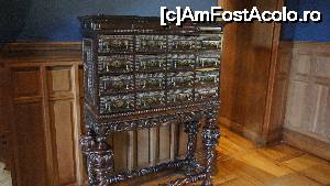 [P32] Alta piesa de mobilier frumoasa din camera regelui.  » foto by ania
 - 
<span class="allrVoted glyphicon glyphicon-heart hidden" id="av693917"></span>
<a class="m-l-10 hidden" id="sv693917" onclick="voting_Foto_DelVot(,693917,3364)" role="button">șterge vot <span class="glyphicon glyphicon-remove"></span></a>
<a id="v9693917" class=" c-red"  onclick="voting_Foto_SetVot(693917)" role="button"><span class="glyphicon glyphicon-heart-empty"></span> <b>LIKE</b> = Votează poza</a> <img class="hidden"  id="f693917W9" src="/imagini/loader.gif" border="0" /><span class="AjErrMes hidden" id="e693917ErM"></span>