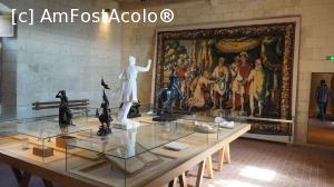 [P15] Sala Mare din Castelul de mijloc cu statuia Ioanei d'Arc.  » foto by ania
 - 
<span class="allrVoted glyphicon glyphicon-heart hidden" id="av707391"></span>
<a class="m-l-10 hidden" id="sv707391" onclick="voting_Foto_DelVot(,707391,3364)" role="button">șterge vot <span class="glyphicon glyphicon-remove"></span></a>
<a id="v9707391" class=" c-red"  onclick="voting_Foto_SetVot(707391)" role="button"><span class="glyphicon glyphicon-heart-empty"></span> <b>LIKE</b> = Votează poza</a> <img class="hidden"  id="f707391W9" src="/imagini/loader.gif" border="0" /><span class="AjErrMes hidden" id="e707391ErM"></span>