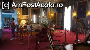 [P40] Marele Salon. In stanga oglinzii Cosme de Maedici, atribuit lui Titian si in dreapta, Jeanne de Aragon pictata de ucenicii lui Raphael. Deasupra usilor Ludovic 13 si Anna de Austria.  » foto by ania
 - 
<span class="allrVoted glyphicon glyphicon-heart hidden" id="av711043"></span>
<a class="m-l-10 hidden" id="sv711043" onclick="voting_Foto_DelVot(,711043,3364)" role="button">șterge vot <span class="glyphicon glyphicon-remove"></span></a>
<a id="v9711043" class=" c-red"  onclick="voting_Foto_SetVot(711043)" role="button"><span class="glyphicon glyphicon-heart-empty"></span> <b>LIKE</b> = Votează poza</a> <img class="hidden"  id="f711043W9" src="/imagini/loader.gif" border="0" /><span class="AjErrMes hidden" id="e711043ErM"></span>