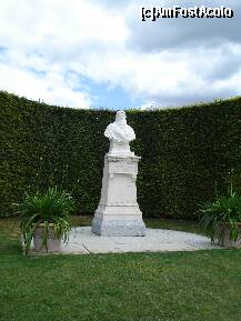 [P18] Franta - Valea Loirei - Castelul Amboise - bustul lui Leonardo da Vinci » foto by Diaura*
 - 
<span class="allrVoted glyphicon glyphicon-heart hidden" id="av209938"></span>
<a class="m-l-10 hidden" id="sv209938" onclick="voting_Foto_DelVot(,209938,3364)" role="button">șterge vot <span class="glyphicon glyphicon-remove"></span></a>
<a id="v9209938" class=" c-red"  onclick="voting_Foto_SetVot(209938)" role="button"><span class="glyphicon glyphicon-heart-empty"></span> <b>LIKE</b> = Votează poza</a> <img class="hidden"  id="f209938W9" src="/imagini/loader.gif" border="0" /><span class="AjErrMes hidden" id="e209938ErM"></span>