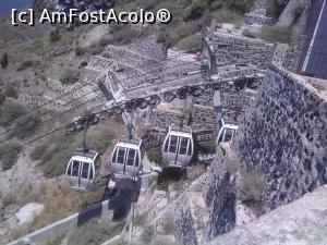 [P04] Funicularul care va coboara din Fira in Caldera, jos la apa. Asta daca nu coborati cele cateva sute de scari, impreuna cu magarusii, pe ei sau pe langa ei (noi am coborat cu ei, pe langa ei!)  » foto by adrianaaa
 - 
<span class="allrVoted glyphicon glyphicon-heart hidden" id="av877426"></span>
<a class="m-l-10 hidden" id="sv877426" onclick="voting_Foto_DelVot(,877426,3378)" role="button">șterge vot <span class="glyphicon glyphicon-remove"></span></a>
<a id="v9877426" class=" c-red"  onclick="voting_Foto_SetVot(877426)" role="button"><span class="glyphicon glyphicon-heart-empty"></span> <b>LIKE</b> = Votează poza</a> <img class="hidden"  id="f877426W9" src="/imagini/loader.gif" border="0" /><span class="AjErrMes hidden" id="e877426ErM"></span>