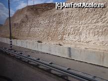 [P30] Drum prin Qumran: pentru a face loc șoselelor, pereții calcaroși al dealurilor au fost parcă tăiați cu cuțitul, ca niște felii de pâine!  » foto by mariana.olaru
 - 
<span class="allrVoted glyphicon glyphicon-heart hidden" id="av417920"></span>
<a class="m-l-10 hidden" id="sv417920" onclick="voting_Foto_DelVot(,417920,3380)" role="button">șterge vot <span class="glyphicon glyphicon-remove"></span></a>
<a id="v9417920" class=" c-red"  onclick="voting_Foto_SetVot(417920)" role="button"><span class="glyphicon glyphicon-heart-empty"></span> <b>LIKE</b> = Votează poza</a> <img class="hidden"  id="f417920W9" src="/imagini/loader.gif" border="0" /><span class="AjErrMes hidden" id="e417920ErM"></span>