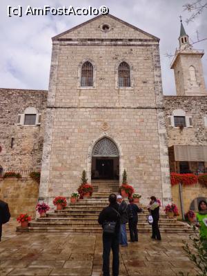 [P05] Ein Karem: intrarea în Biserica Nașterea Sfântului Prooroc Ioan Botezătorul » foto by mariana.olaru
 - 
<span class="allrVoted glyphicon glyphicon-heart hidden" id="av892692"></span>
<a class="m-l-10 hidden" id="sv892692" onclick="voting_Foto_DelVot(,892692,3380)" role="button">șterge vot <span class="glyphicon glyphicon-remove"></span></a>
<a id="v9892692" class=" c-red"  onclick="voting_Foto_SetVot(892692)" role="button"><span class="glyphicon glyphicon-heart-empty"></span> <b>LIKE</b> = Votează poza</a> <img class="hidden"  id="f892692W9" src="/imagini/loader.gif" border="0" /><span class="AjErrMes hidden" id="e892692ErM"></span>