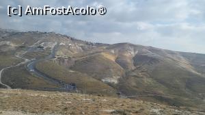 [P01] Desertul Iudeii este format din dealuri si canioane cu altitudini de la 421 m sub nivelul marii pana la 1000 m deasupra nivelului marii. Am oprit pentru un scurt popas, privelistea fiind impresionanta, cu munti, stanci si dealuri de calcar, canioane alaturi de platouri si albii de rau. » foto by geani anto
 - 
<span class="allrVoted glyphicon glyphicon-heart hidden" id="av1391570"></span>
<a class="m-l-10 hidden" id="sv1391570" onclick="voting_Foto_DelVot(,1391570,3380)" role="button">șterge vot <span class="glyphicon glyphicon-remove"></span></a>
<a id="v91391570" class=" c-red"  onclick="voting_Foto_SetVot(1391570)" role="button"><span class="glyphicon glyphicon-heart-empty"></span> <b>LIKE</b> = Votează poza</a> <img class="hidden"  id="f1391570W9" src="/imagini/loader.gif" border="0" /><span class="AjErrMes hidden" id="e1391570ErM"></span>