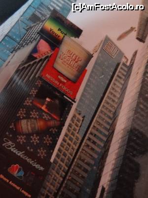 [P14] Times Square - printre reclame şi clădiri înalte... se observă un zepelin » foto by Marian Preda
 - 
<span class="allrVoted glyphicon glyphicon-heart hidden" id="av679925"></span>
<a class="m-l-10 hidden" id="sv679925" onclick="voting_Foto_DelVot(,679925,3385)" role="button">șterge vot <span class="glyphicon glyphicon-remove"></span></a>
<a id="v9679925" class=" c-red"  onclick="voting_Foto_SetVot(679925)" role="button"><span class="glyphicon glyphicon-heart-empty"></span> <b>LIKE</b> = Votează poza</a> <img class="hidden"  id="f679925W9" src="/imagini/loader.gif" border="0" /><span class="AjErrMes hidden" id="e679925ErM"></span>
