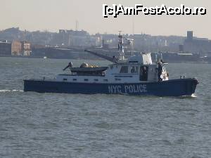 [P07] Poliţia maritimă pe râul Hudson » foto by Marian Preda
 - 
<span class="allrVoted glyphicon glyphicon-heart hidden" id="av679917"></span>
<a class="m-l-10 hidden" id="sv679917" onclick="voting_Foto_DelVot(,679917,3385)" role="button">șterge vot <span class="glyphicon glyphicon-remove"></span></a>
<a id="v9679917" class=" c-red"  onclick="voting_Foto_SetVot(679917)" role="button"><span class="glyphicon glyphicon-heart-empty"></span> <b>LIKE</b> = Votează poza</a> <img class="hidden"  id="f679917W9" src="/imagini/loader.gif" border="0" /><span class="AjErrMes hidden" id="e679917ErM"></span>