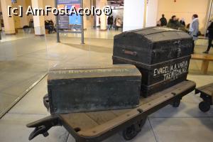 [P11] Exponate:valize, cufare abandonate de emigranti » foto by AZE
 - 
<span class="allrVoted glyphicon glyphicon-heart hidden" id="av717095"></span>
<a class="m-l-10 hidden" id="sv717095" onclick="voting_Foto_DelVot(,717095,3385)" role="button">șterge vot <span class="glyphicon glyphicon-remove"></span></a>
<a id="v9717095" class=" c-red"  onclick="voting_Foto_SetVot(717095)" role="button"><span class="glyphicon glyphicon-heart-empty"></span> <b>LIKE</b> = Votează poza</a> <img class="hidden"  id="f717095W9" src="/imagini/loader.gif" border="0" /><span class="AjErrMes hidden" id="e717095ErM"></span>