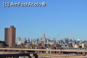 [P16] Vedere de pe pod spre Midtown, Empire State Building in mijloc, in stanga bloc de locuinte caramiziu (toate sint asa,bocul din poza are 50 etaje) » foto by AZE
 - 
<span class="allrVoted glyphicon glyphicon-heart hidden" id="av718144"></span>
<a class="m-l-10 hidden" id="sv718144" onclick="voting_Foto_DelVot(,718144,3385)" role="button">șterge vot <span class="glyphicon glyphicon-remove"></span></a>
<a id="v9718144" class=" c-red"  onclick="voting_Foto_SetVot(718144)" role="button"><span class="glyphicon glyphicon-heart-empty"></span> <b>LIKE</b> = Votează poza</a> <img class="hidden"  id="f718144W9" src="/imagini/loader.gif" border="0" /><span class="AjErrMes hidden" id="e718144ErM"></span>