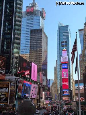 [P20] Times Square, Broadway intersectie cu 7th Ave. - Manhattan N. Y. City » foto by Dan-Ioan
 - 
<span class="allrVoted glyphicon glyphicon-heart hidden" id="av555445"></span>
<a class="m-l-10 hidden" id="sv555445" onclick="voting_Foto_DelVot(,555445,3385)" role="button">șterge vot <span class="glyphicon glyphicon-remove"></span></a>
<a id="v9555445" class=" c-red"  onclick="voting_Foto_SetVot(555445)" role="button"><span class="glyphicon glyphicon-heart-empty"></span> <b>LIKE</b> = Votează poza</a> <img class="hidden"  id="f555445W9" src="/imagini/loader.gif" border="0" /><span class="AjErrMes hidden" id="e555445ErM"></span>