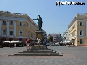 [P13] Odesa - Monumentul Ducelui de Richelieu din fata caruia pornesc in coborare catre port celebrele Trepte Potemkin.  » foto by iulianic
 - 
<span class="allrVoted glyphicon glyphicon-heart hidden" id="av356049"></span>
<a class="m-l-10 hidden" id="sv356049" onclick="voting_Foto_DelVot(,356049,3394)" role="button">șterge vot <span class="glyphicon glyphicon-remove"></span></a>
<a id="v9356049" class=" c-red"  onclick="voting_Foto_SetVot(356049)" role="button"><span class="glyphicon glyphicon-heart-empty"></span> <b>LIKE</b> = Votează poza</a> <img class="hidden"  id="f356049W9" src="/imagini/loader.gif" border="0" /><span class="AjErrMes hidden" id="e356049ErM"></span>
