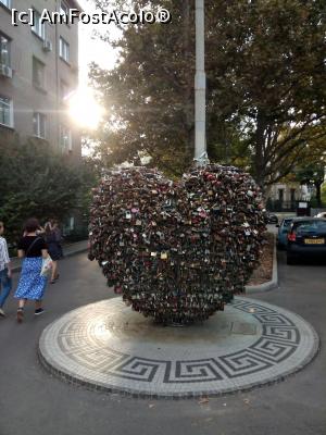 [P61] Monumentul inimii iubitoare  contruit din lacate » foto by ile57b
 - 
<span class="allrVoted glyphicon glyphicon-heart hidden" id="av1358912"></span>
<a class="m-l-10 hidden" id="sv1358912" onclick="voting_Foto_DelVot(,1358912,3394)" role="button">șterge vot <span class="glyphicon glyphicon-remove"></span></a>
<a id="v91358912" class=" c-red"  onclick="voting_Foto_SetVot(1358912)" role="button"><span class="glyphicon glyphicon-heart-empty"></span> <b>LIKE</b> = Votează poza</a> <img class="hidden"  id="f1358912W9" src="/imagini/loader.gif" border="0" /><span class="AjErrMes hidden" id="e1358912ErM"></span>